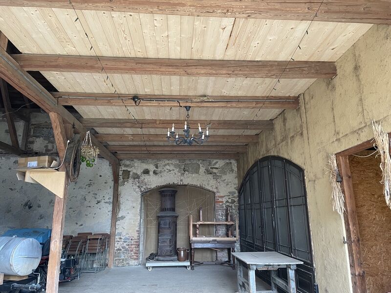 Obere Scheuneneinfahrt mit neuer Zwischendecke